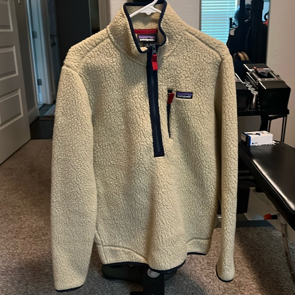 Patagonia Men’s Small  Cream and Navy Pull Over